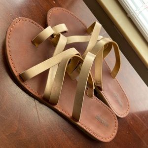Mossimo Ladies Rose Gold Flip Flops 8
